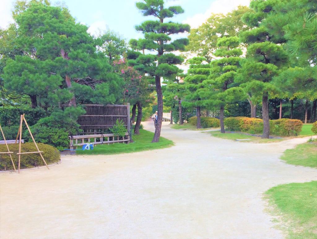 白鳥庭園