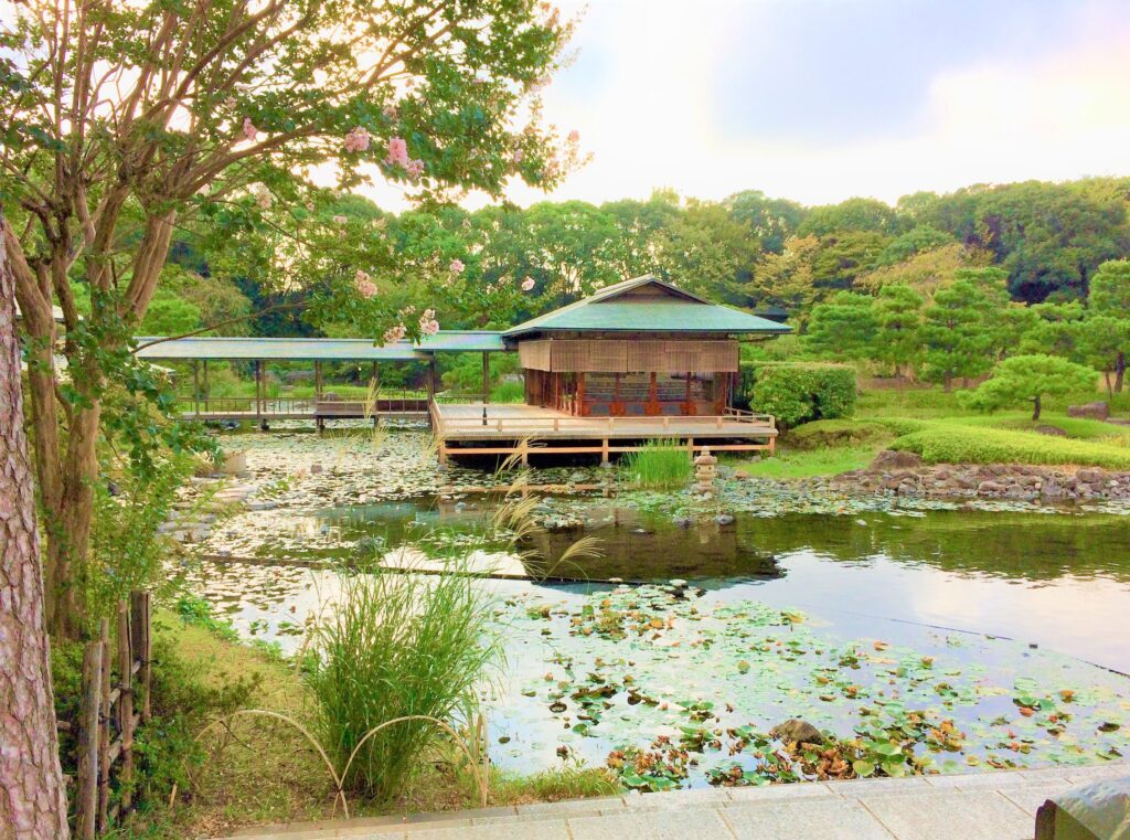 白鳥庭園