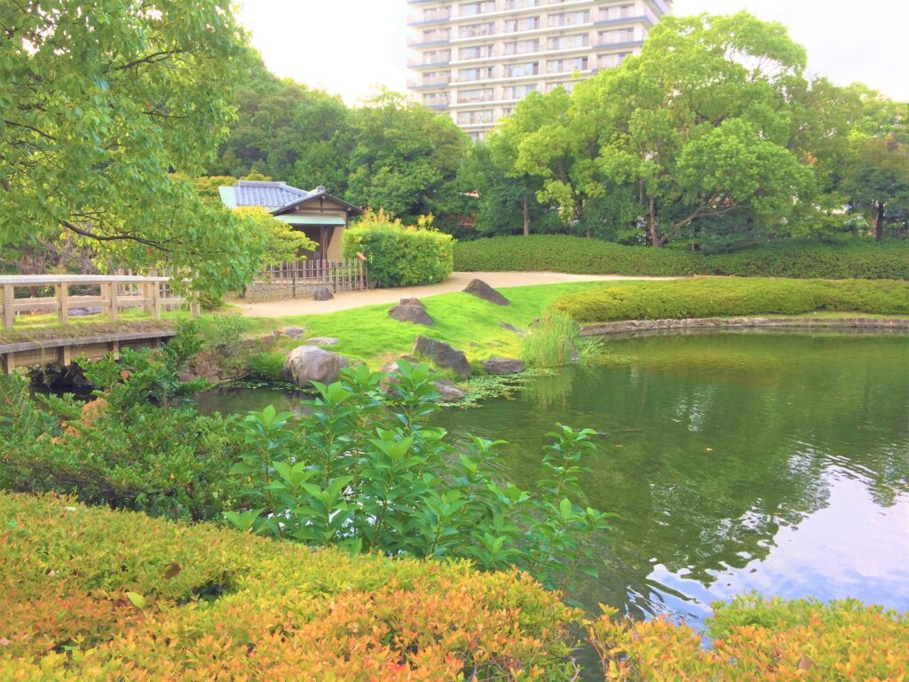 白鳥庭園