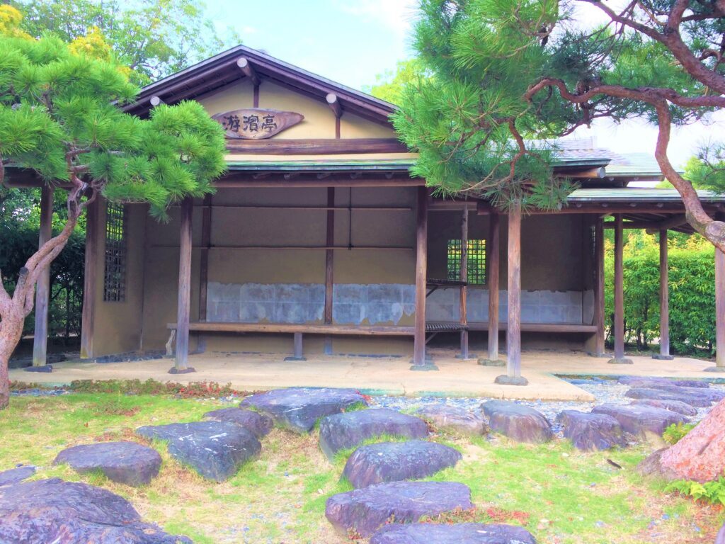 白鳥庭園内