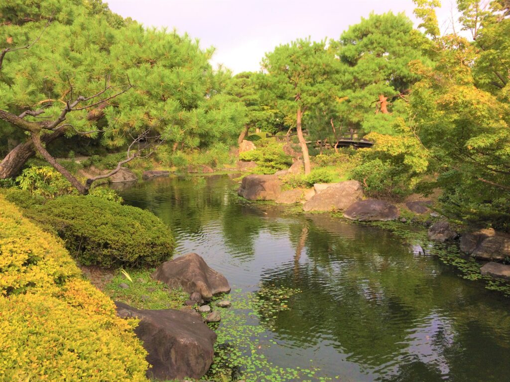 白鳥庭園