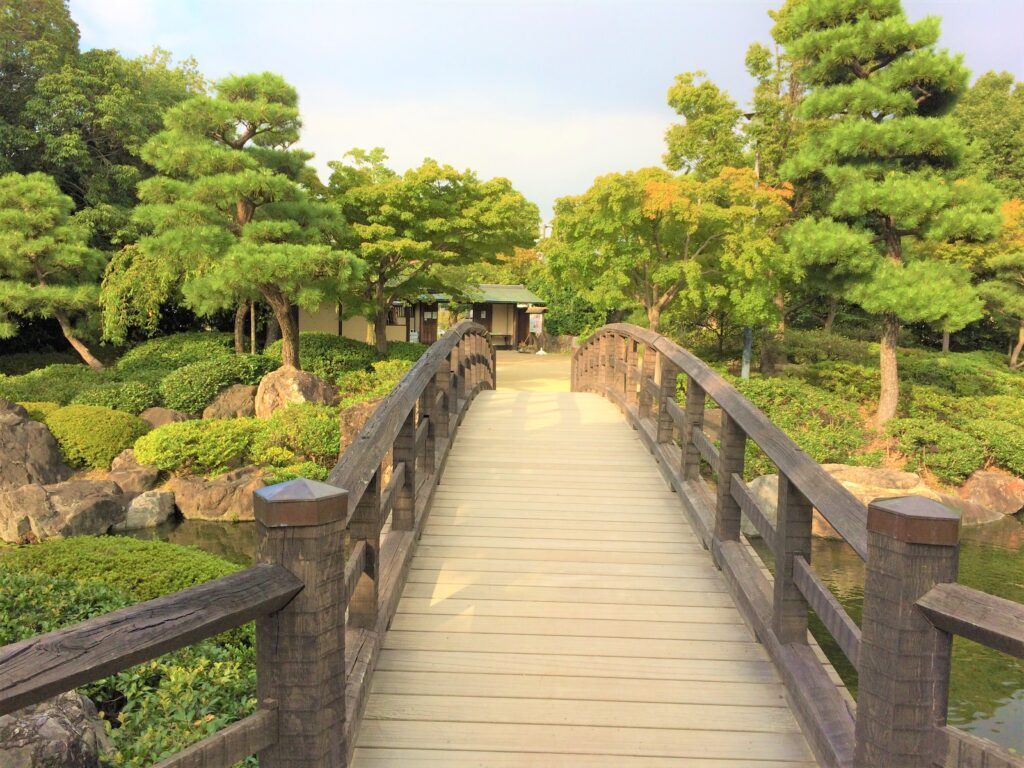 白鳥庭園