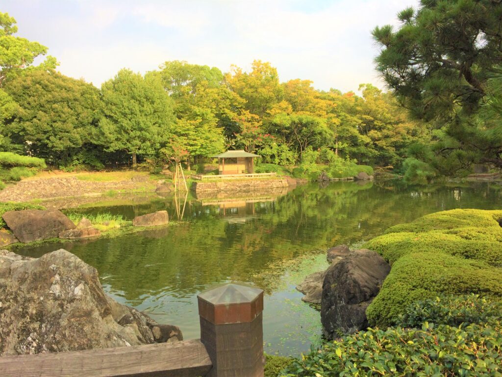 白鳥庭園