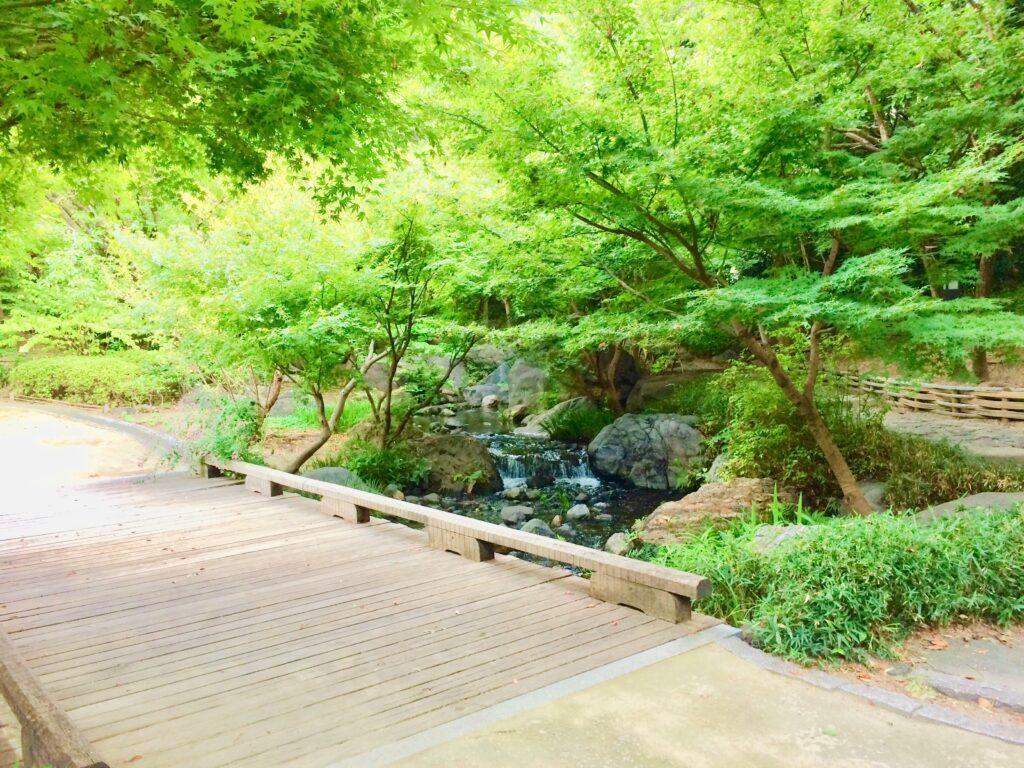 白鳥庭園
