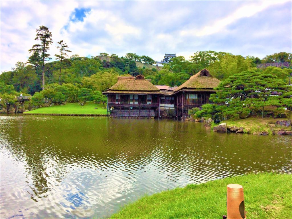 国宝彦根城を借景にした玄宮園