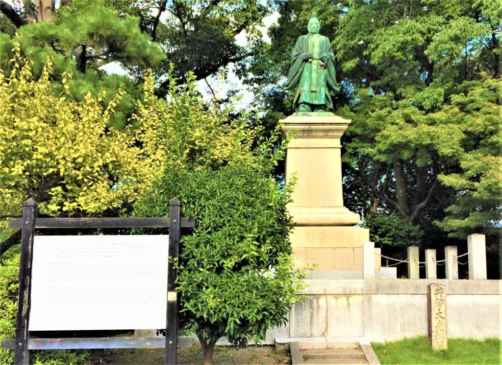 井伊直弼公の像