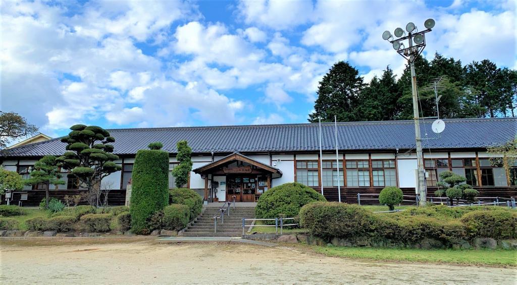 津金学校