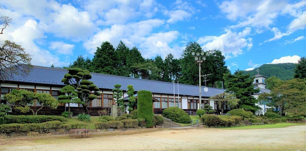 津金学校