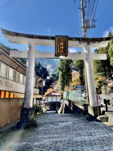 三峯神社 三峯神社参道入口付近の様子
