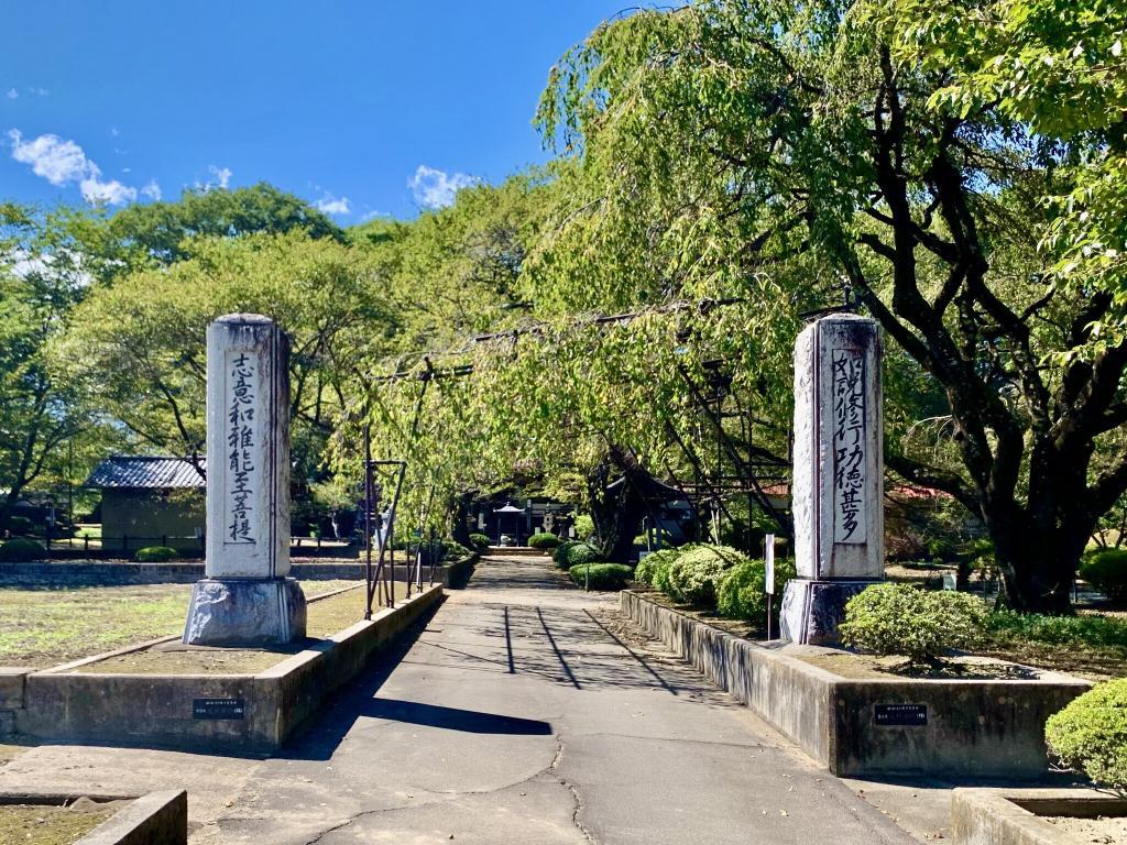 北杜 神代桜のある実相寺境内の様子