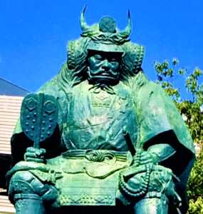 甲府駅前武田信玄公像