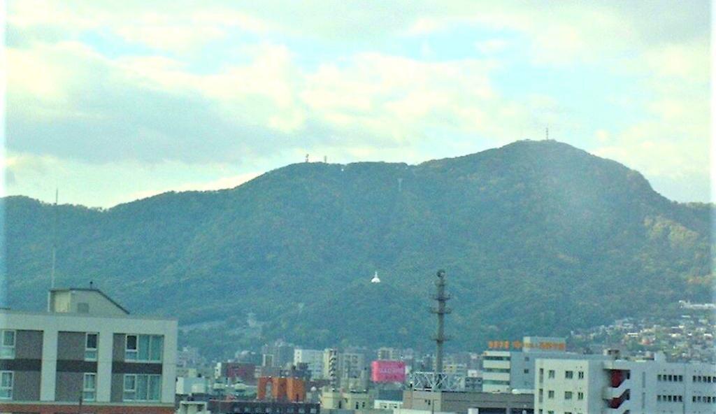 札幌　市内からの藻岩山