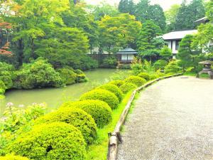 日光　輪王寺三仏堂前の逍遥園