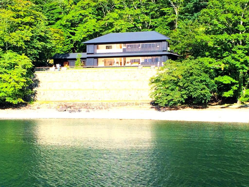 日光　中禅寺湖　クルージングの景色(英国大使館別荘)