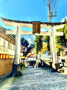 三峯神社 参道の入口