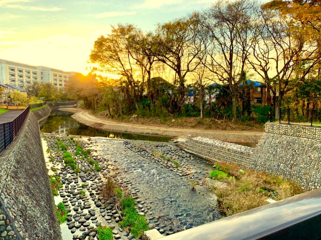 三日月湖