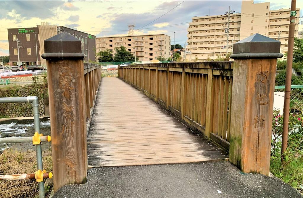 万世橋とその西側の高台からの眺め