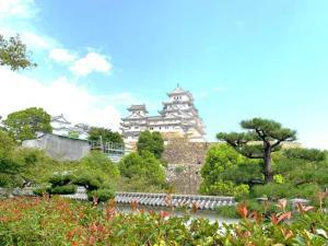 西の丸付近からの姫路城・連立式の天守群