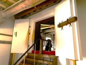 姫路城 大天守とイの渡櫓の間の扉(漆喰の頑丈な扉の様です…)