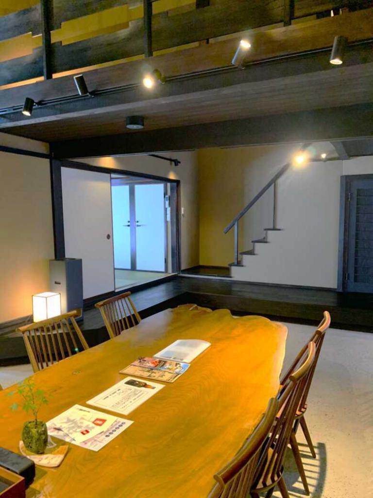 本館：1階土間のリビング