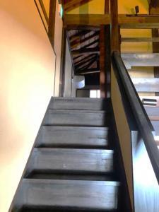 天籟 本館:2階への階段