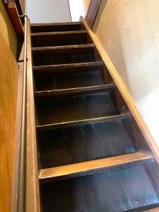 天籟　離れ：2階への階段(下から：ちょっと急です)