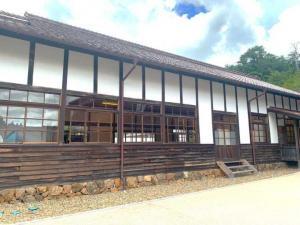 旧吹屋小学校向って左(西)側の校舎