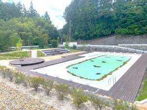 旧吹屋小学校前の旧プール(現庭園?)