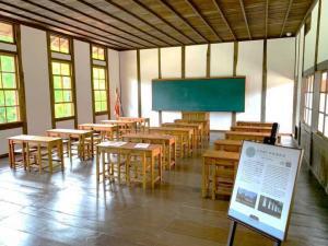 吹屋小学校 東側の校舎内部