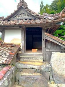 吹屋 広兼邸 門内側(櫓みたいです…)