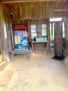 吹屋 広兼邸 門内部