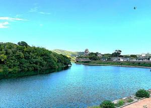 岡山後楽園　旭川堤防からの岡山城