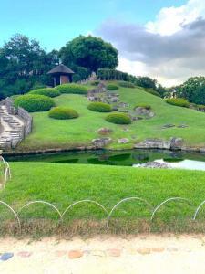 岡山後楽園 唯心山を下から…
