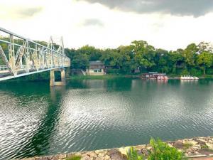 岡山城 月見橋渡った所の景色