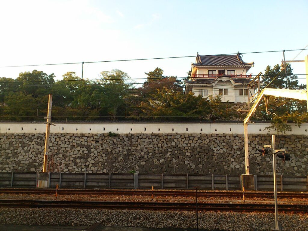福山城　JR福山駅・6番線ホームから見える月見櫓