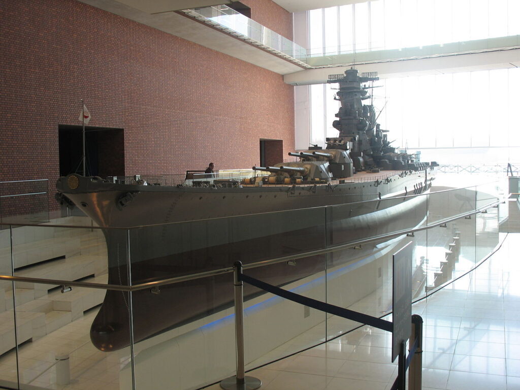大和ひろばの1-10戦艦大和（艦首)