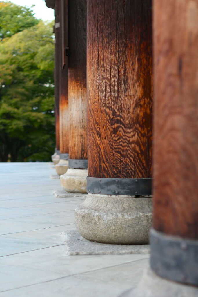 南禅寺 歴史を感じさせる三門の柱