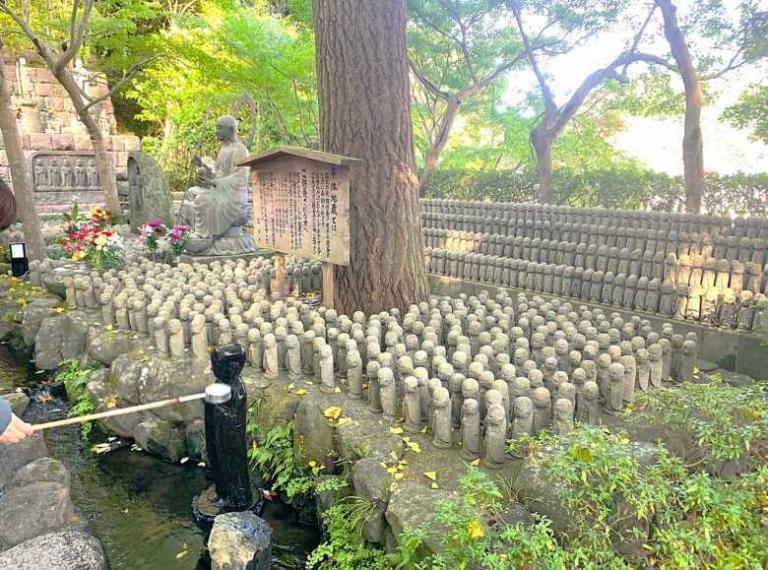 鎌倉・長谷寺 地蔵堂周囲の千体地蔵/水掛地蔵