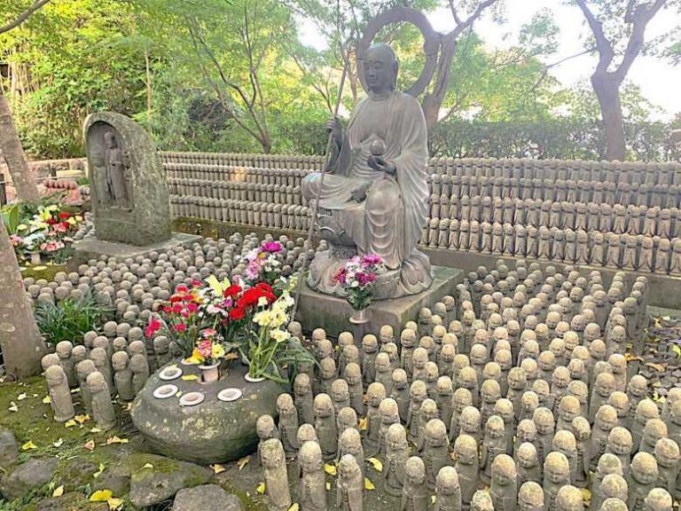 鎌倉・長谷寺 地蔵堂周囲の千体地蔵/水掛地蔵