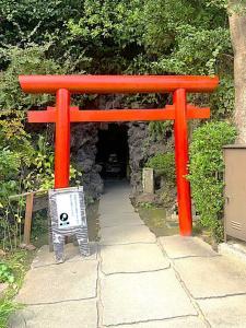鎌倉・長谷寺 弁天窟(入口)