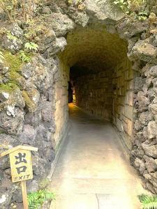 鎌倉・長谷寺 弁天窟(出口)