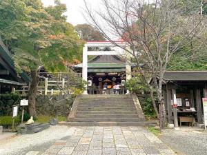 鎌倉宮 二の鳥居と拝殿