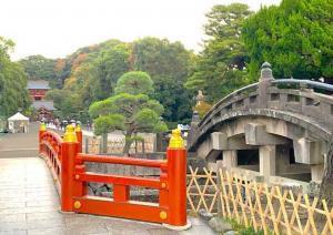 鶴岡八幡宮 太鼓橋と奥に楼門