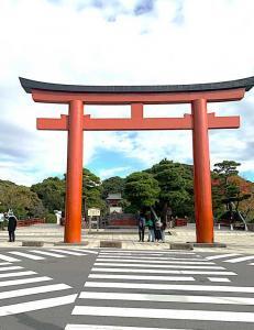 鎌倉 三の鳥居と奥に鶴岡八幡宮・太鼓橋と楼門