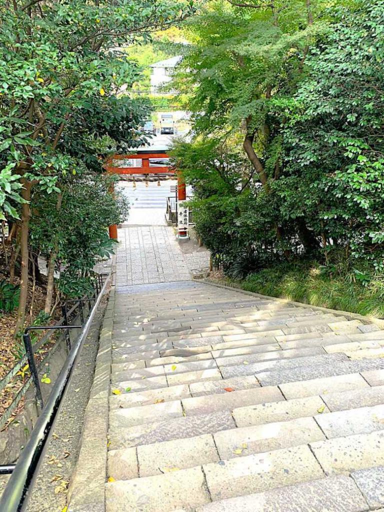 鶴岡八幡宮　拝殿・本宮(上宮)本殿西の入口階段