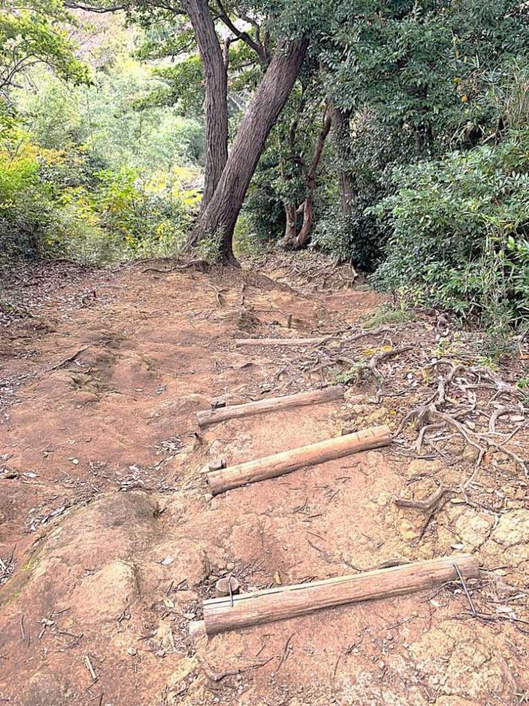 化粧坂切通(源氏山)～大仏切通し(高徳院・鎌倉大仏)間のハイキングコース(尾根道である事を実感できます！)