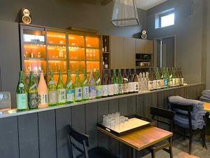 鎌倉 松原庵 オープンデッキの奥のバーカウンター的スペース