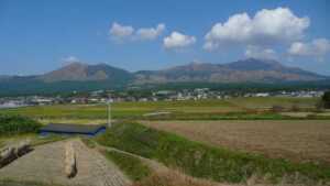 阿蘇南阿蘇村から見た中央火口丘群