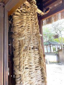 松山・石手寺 山門の大きなわらじ