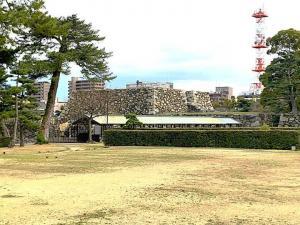 高松城 二の丸からの鞘橋と天守台